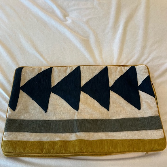 Pierre Frey Indiana Pillows - Set of 2 - Picture 5 of 7